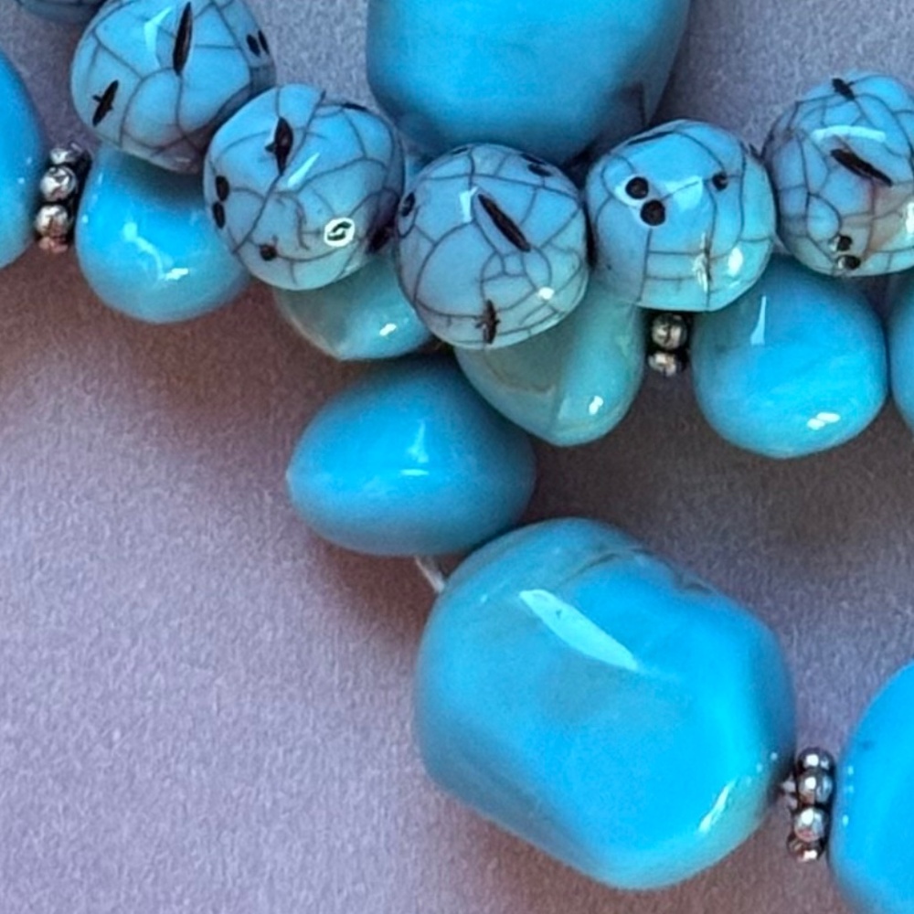 VINTAGE AVON Necklace Triple Strand Chunky Faux Turquoise Beads Silver Accents - Picture 5 of 5